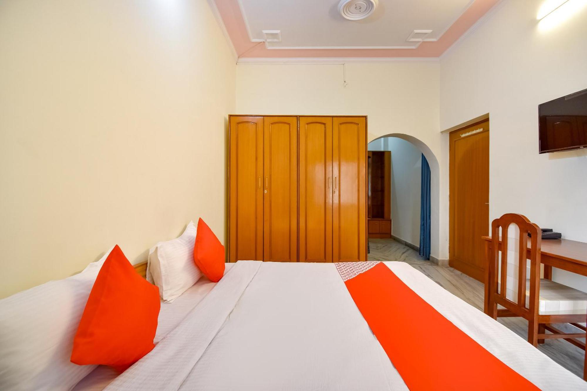 Hotel O Kusum Lodge Pandu Buitenkant foto